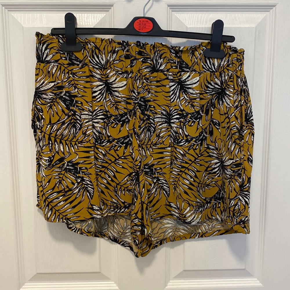 Primark flowy shorts with pockets